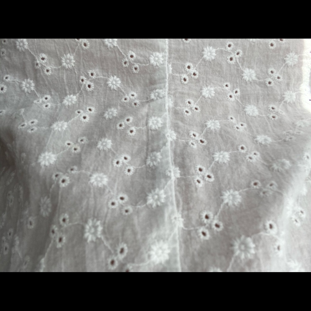 CUTE WHITE TOP - Picture 3 of 3